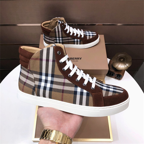 Burberry Shoes-M-0898