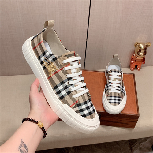 Burberry Shoes-M-0912