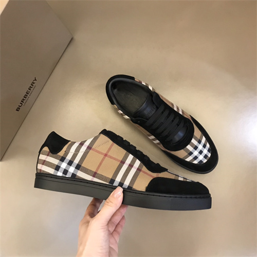 Burberry Shoes-M-0945
