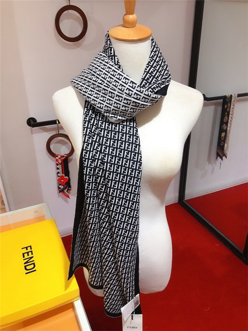 FENDI Scarve-029