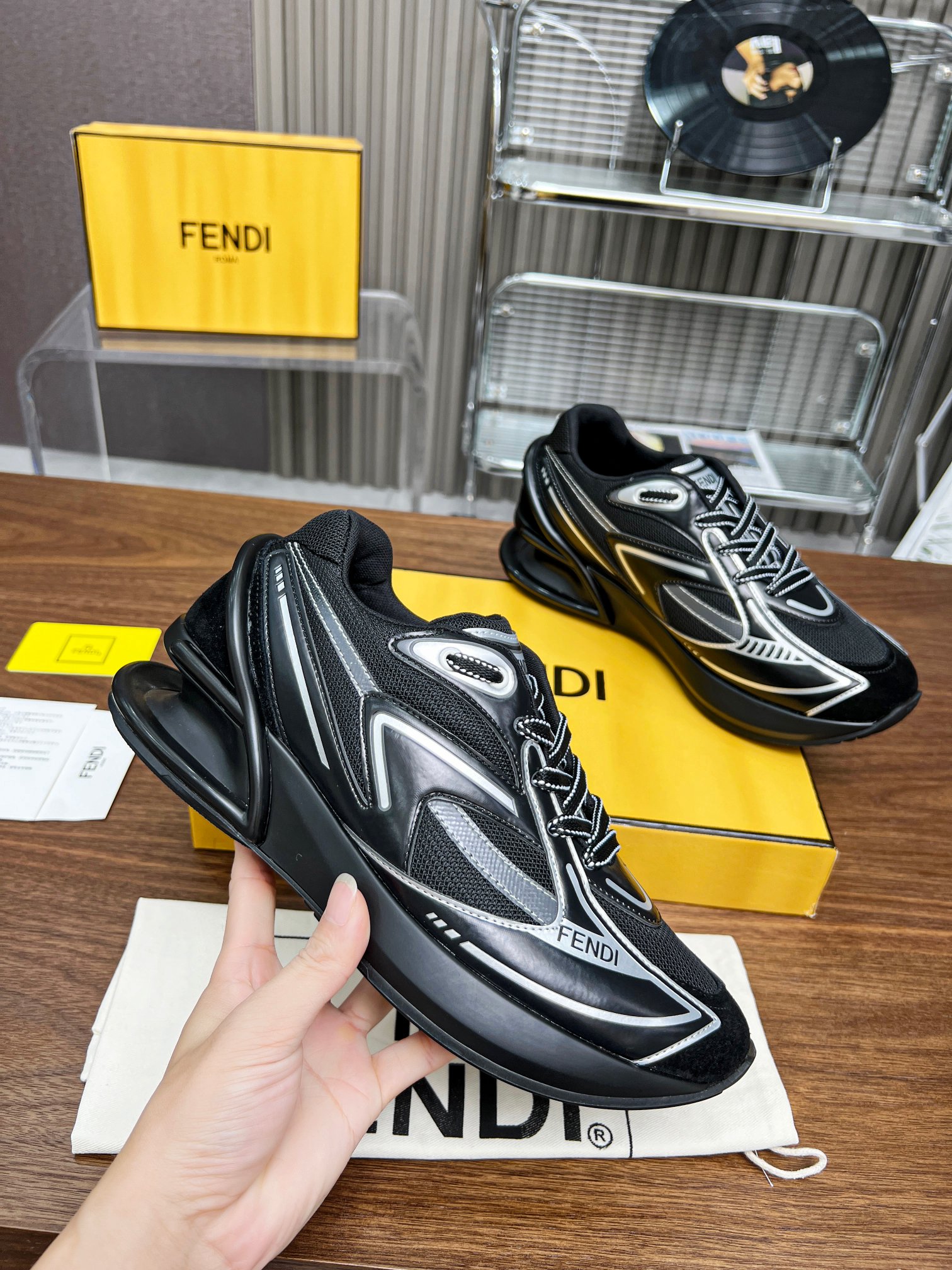Fendi Shoes-M-0831