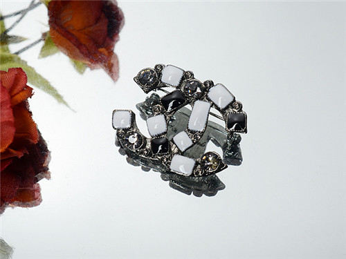 Chanel brooch-042