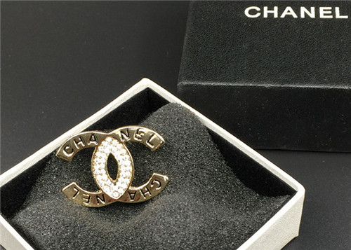 Chanel brooch-069