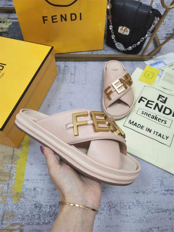 FENDI Sandal-W-107
