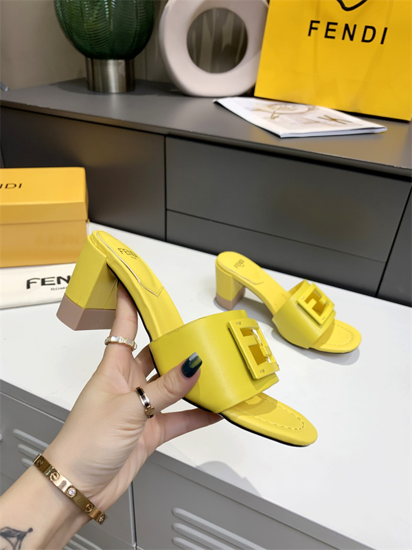 FENDI Sandal-W-122