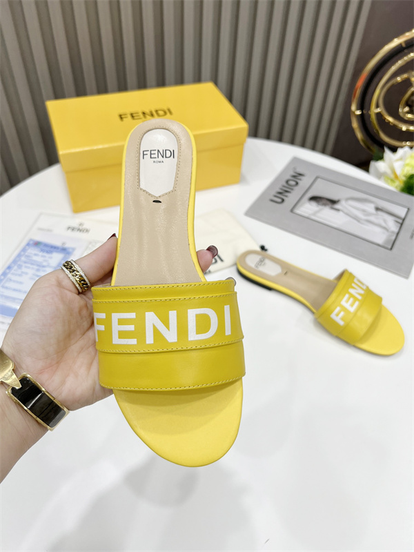 FENDI Sandal-W-127