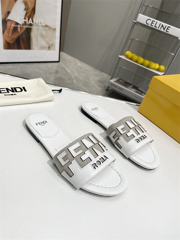 FENDI Sandal-W-140