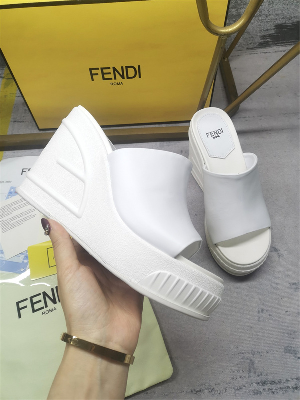FENDI Sandal-W-151