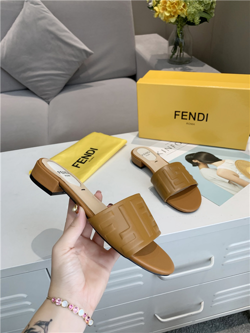 FENDI Sandal-W-043