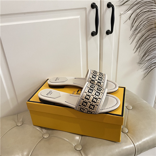 FENDI Sandal-W-055