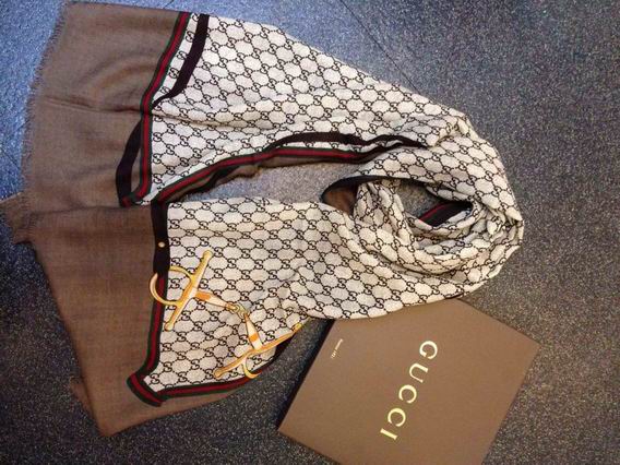 Gucci-Shawl-304