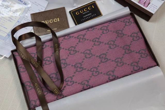 Gucci-Shawl-310