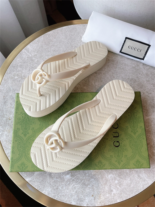 Gucci Sandal(2)-M-577