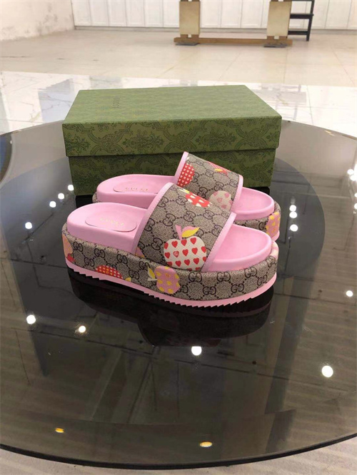 Gucci Sandal(2)-M-600