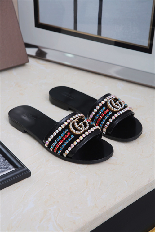 Gucci Sandal-W-526