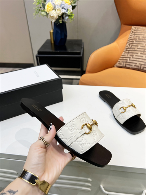 Gucci Sandal(2)-M-666