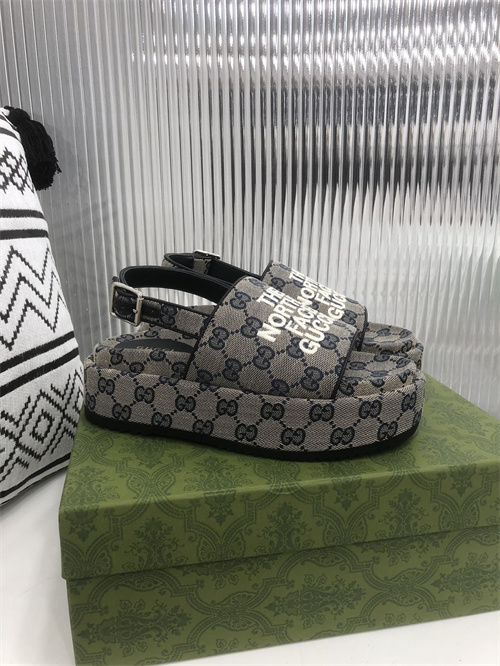 Gucci Sandal(2)-M-699