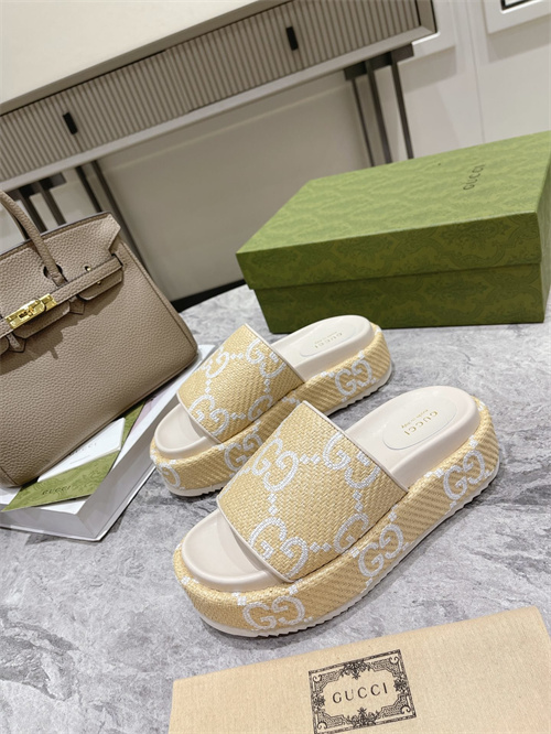 Gucci Sandal(2)-M-772