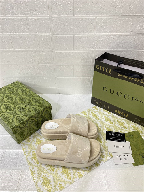 Gucci Sandal(2)-M-817