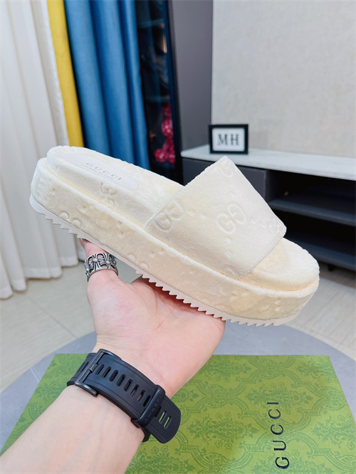 Gucci Sandal(2)-M-830