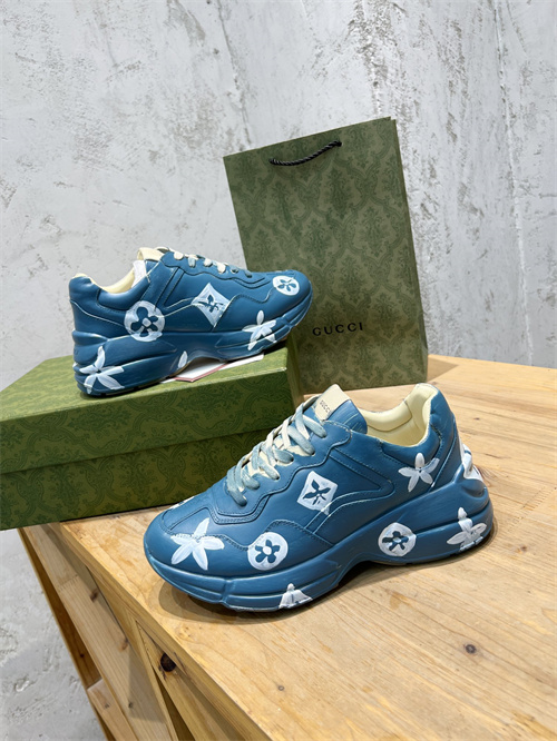 Gucci Clunky Sneaker-222