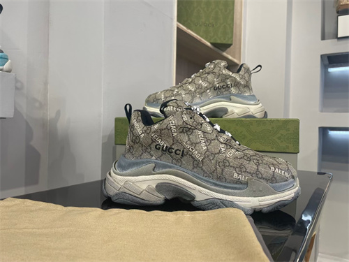 Gucci Clunky Sneaker-258