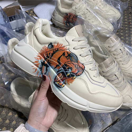 Gucci Clunky Sneaker-298