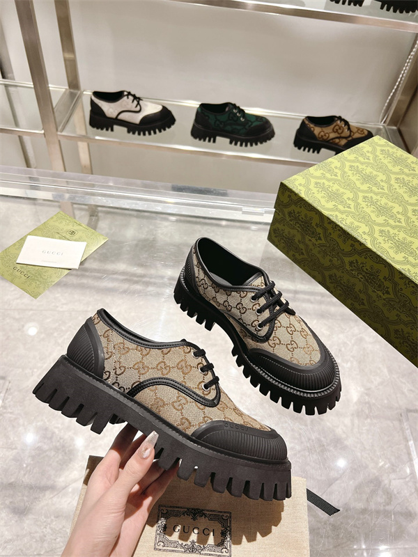 Gucci Clunky Sneaker-383