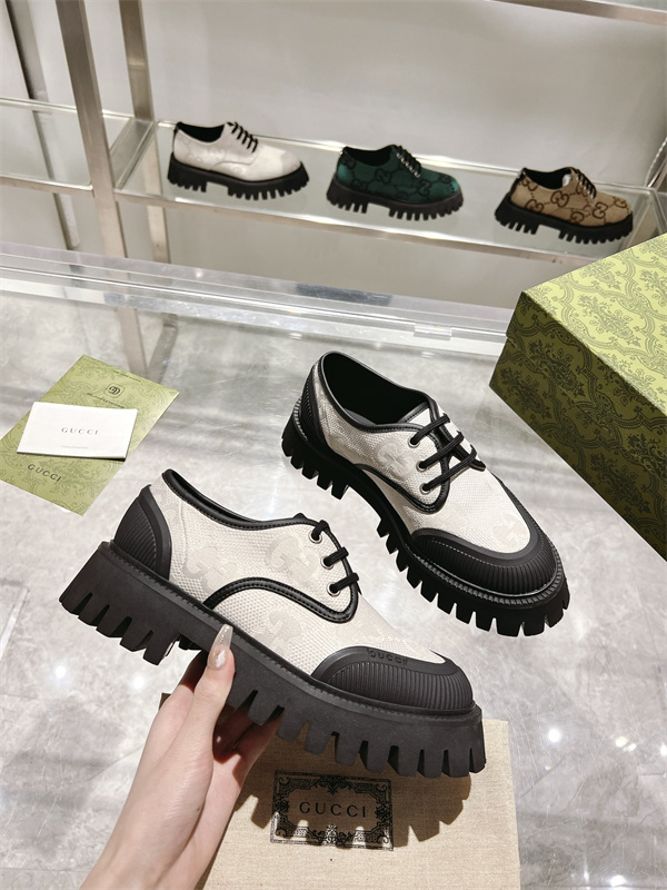 Gucci Clunky Sneaker-385