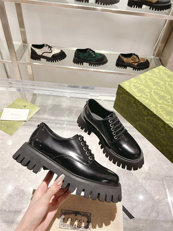 Gucci Clunky Sneaker-390