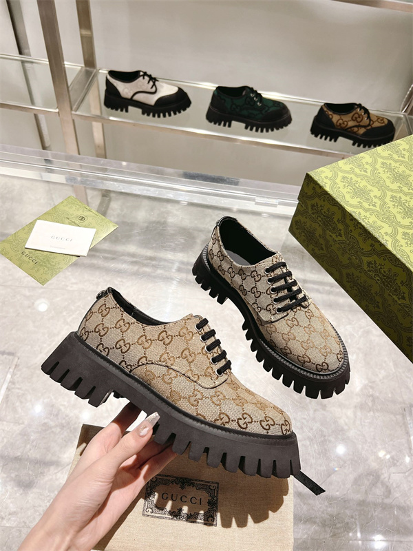 Gucci Clunky Sneaker-395