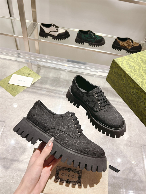 Gucci Clunky Sneaker-396