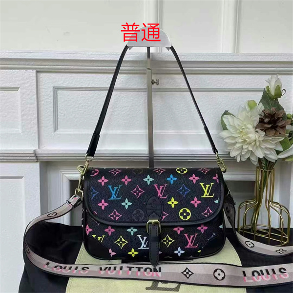 LV small bag-0855