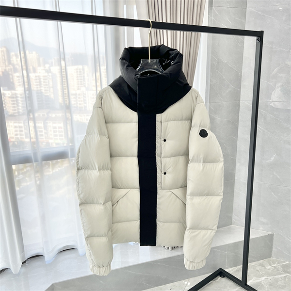 Moncler Down Jacket-M-135