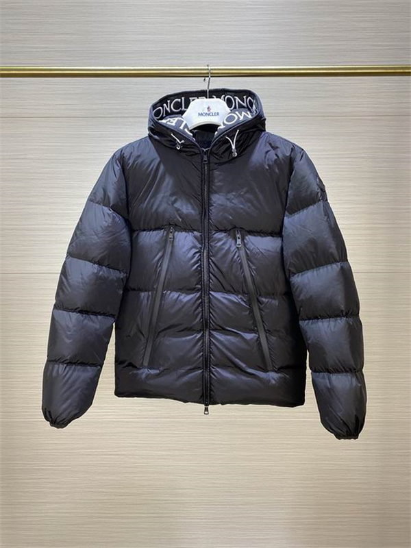 Moncler Down Jacket-M-018