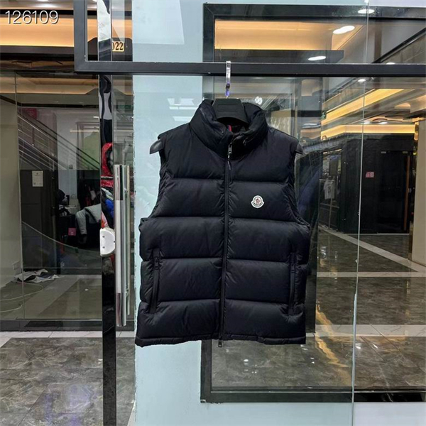 Moncler Down Jacket-M-098