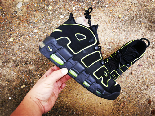 NIKE AIR MORE UPTEMPO-M-0095