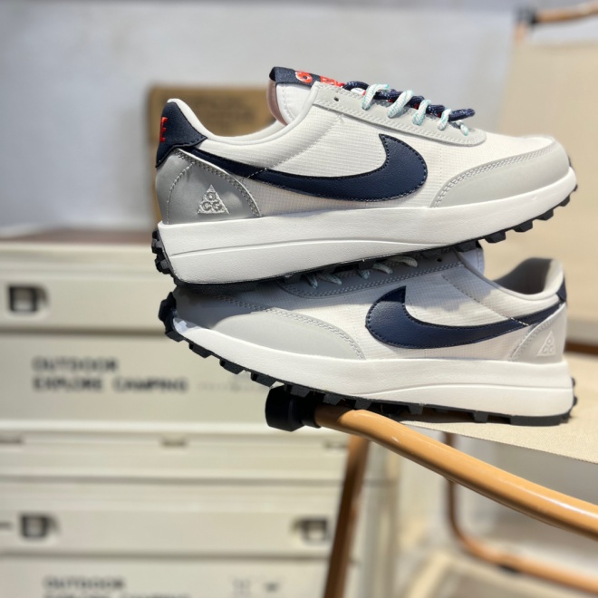NIKE LDWAFFLE SACAI-W-0109