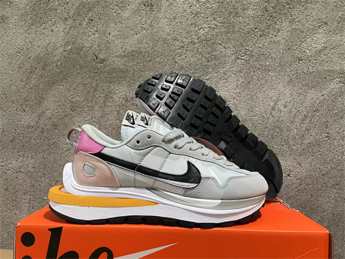 NIKE LDWAFFLE SACAI-W-047