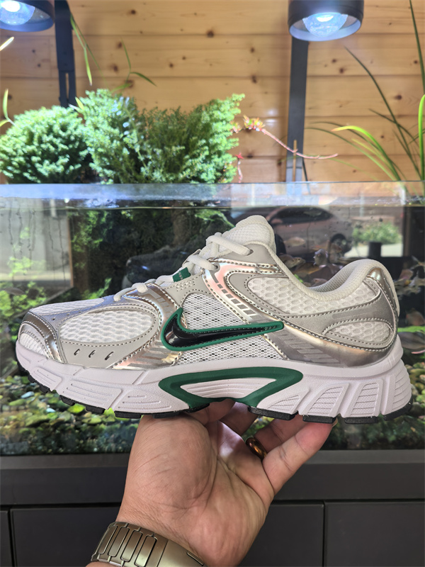 Nike ZOOM VOMERO 5-M-0018