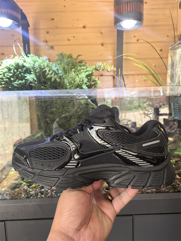 Nike ZOOM VOMERO 5-M-0020