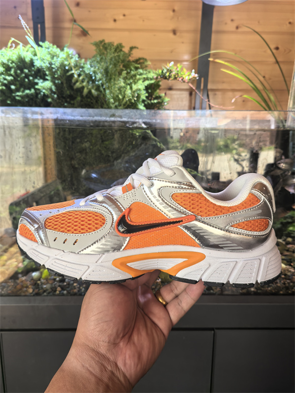 Nike ZOOM VOMERO 5-M-0022