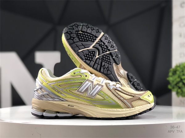 New Balance Shoes-M-2323