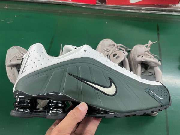 Shox R4-M-0079